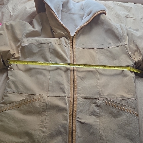 Elegant COMINT  Tan Leather Jacket with Cream Lining. Med - Picture 16 of 16